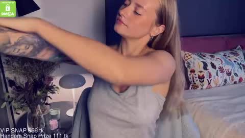 Snapshot of yvie_ chatting on January 15, 2025, 7:37 am The Queen Bitch of the United Kingdom online show from January 15, 2025, 7:37 am