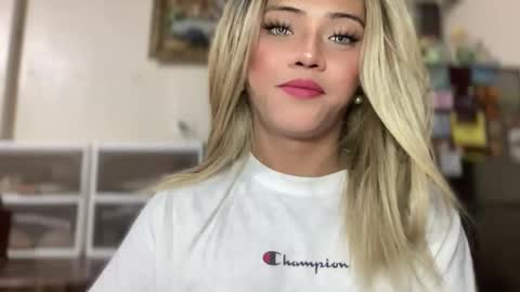 Miss Cali online show from November 16, 2025, 2:06 am