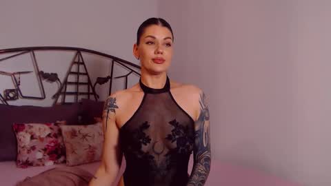 Snapshot of yvonneeverlee chatting on May 21, 2026, 8:49 pm I V Y online show from May 21, 2026, 8:49 pm