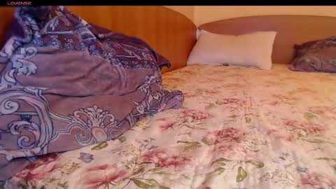 yzza_suave online show from February 23, 2025, 2:35 pm