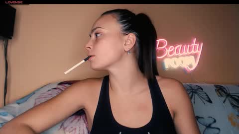 yzza_suave online show from November 5, 2025, 2:06 pm