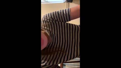 yzza_suave online show from November 9, 2025, 8:45 am