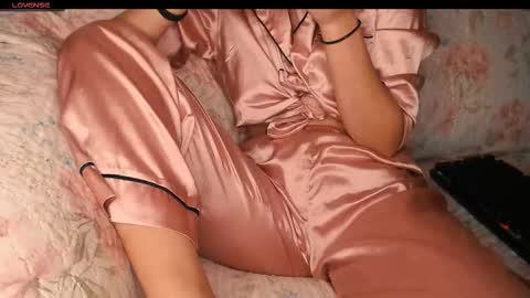 yzza_suave online show from November 11, 2025, 9:59 pm