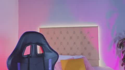 Zafiro Brown online show from November 21, 2025, 11:53 am