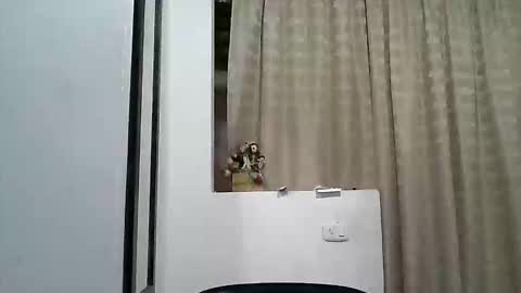 Zafiro online show from April 22, 2026, 6:31 pm