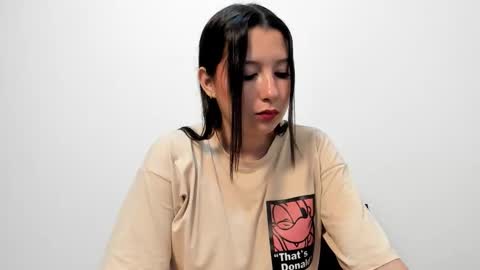 zammii69 online show from November 13, 2025, 8:52 pm