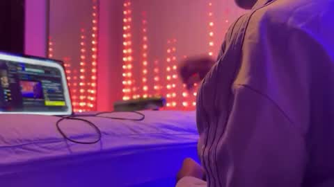 Snapshot of zamoraedii1994 chatting on December 20, 2025, 11:50 am Edii online show from December 20, 2025, 11:50 am