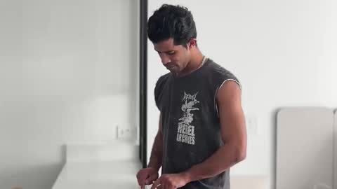 Snapshot of zamoraedii1994 chatting on January 7, 2026, 6:43 pm Edii online show from January 7, 2026, 6:43 pm