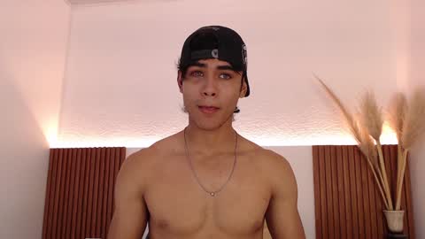 Snapshot of zander_2120 chatting on December 5, 2024, 2:11 pm Zander online show from December 5, 2024, 2:11 pm