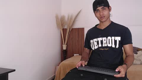 Snapshot of zander_2120 chatting on December 13, 2024, 1:55 pm Zander online show from December 13, 2024, 1:55 pm