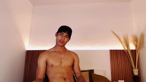 Snapshot of zander_2120 chatting on December 14, 2024, 4:52 pm Zander online show from December 14, 2024, 4:52 pm