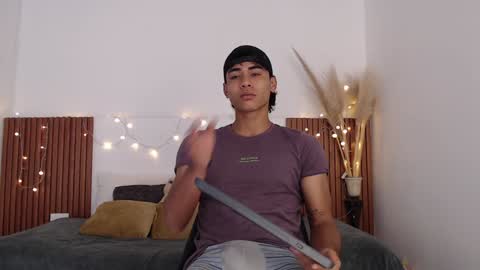 Snapshot of zander_2120 chatting on December 29, 2024, 1:06 pm Zander online show from December 29, 2024, 1:06 pm