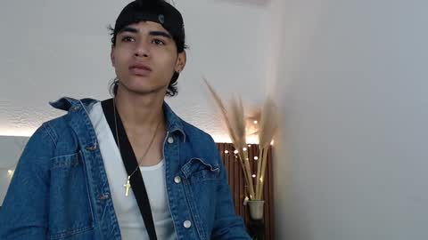 Snapshot of zander_2120 chatting on January 4, 2025, 12:38 pm Zander online show from January 4, 2025, 12:38 pm