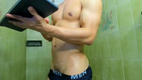 Snapshot of zander_walker chatting on May 9, 2026, 10:26 pm Zander online show from May 9, 2026, 10:26 pm
