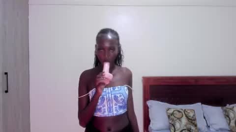 Snapshot of zara411 chatting on June 18, 2026, 4:00 pm Zara online show from June 18, 2026, 4:00 pm