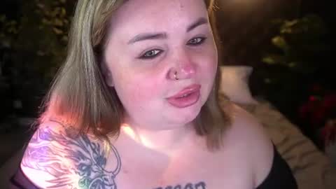 Snapshot of zarareign_ chatting on August 5, 2026, 8:11 pm Lola online show from August 5, 2026, 8:11 pm
