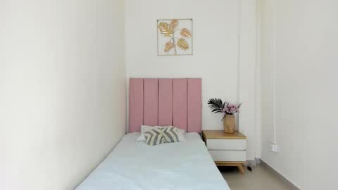 vanessa  online show from October 31, 2025, 8:54 pm