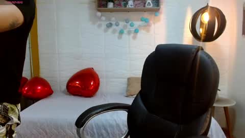 Snapshot of zayn_clausen chatting on April 13, 2026, 5:07 pm zayn_clausen online show from April 13, 2026, 5:07 pm