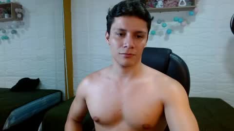 Snapshot of zayn_clausen chatting on May 11, 2026, 5:32 pm zayn_clausen online show from May 11, 2026, 5:32 pm