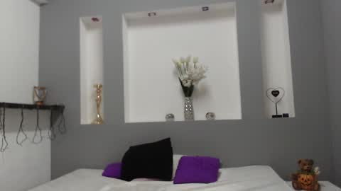 Karolyne online show from March 12, 2026, 11:05 am