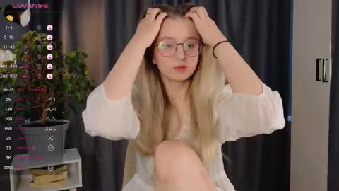 Avi online show from September 15, 2025, 1:22 pm