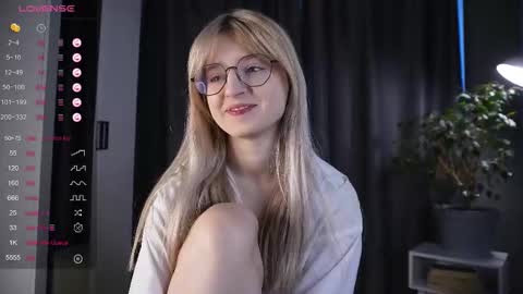 Avi online show from October 21, 2025, 1:34 pm