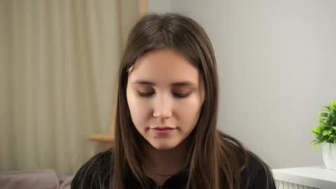 Emilia online show from October 12, 2025, 12:53 am