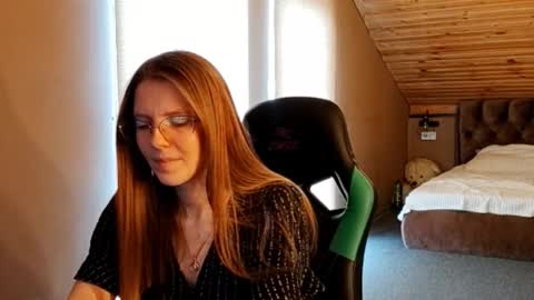 Julia online show from January 10, 2026, 11:23 am