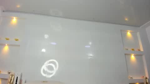 Zenda Evans online show from December 3, 2025, 3:47 am