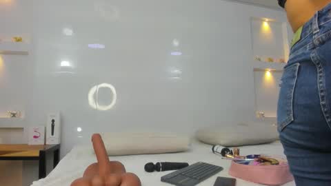 Zenda Evans online show from January 6, 2026, 4:16 am