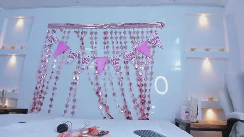 Zenda Evans online show from February 10, 2026, 3:54 am