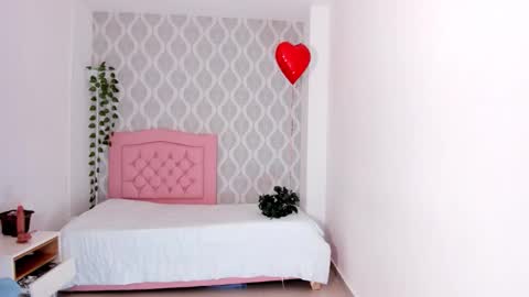 Snapshot of zenith_glow chatting on February 5, 2026, 9:30 pm Zenith online show from February 5, 2026, 9:30 pm