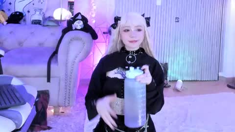    online show from September 14, 2025, 2:38 pm