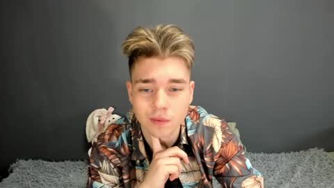 Ethan online show from April 21, 2026, 2:04 am