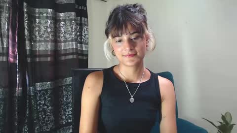 Snapshot of zero__o chatting on February 24, 2025, 10:14 pm ZERO online show from February 24, 2025, 10:14 pm