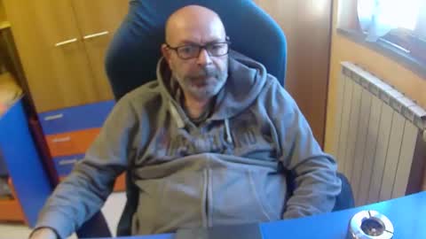 zeus58100 online show from October 25, 2025, 7:49 am