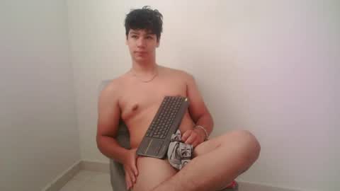Snapshot of zeus_183 chatting on July 21, 2026, 12:18 pm zeus_183 online show from July 21, 2026, 12:18 pm