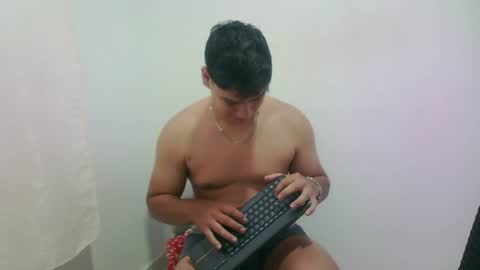 Snapshot of zeus_183 chatting on July 25, 2026, 11:19 am zeus_183 online show from July 25, 2026, 11:19 am