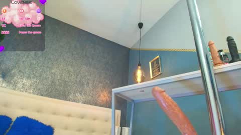 ZHAMIRA  ANDRES online show from October 22, 2025, 11:59 pm