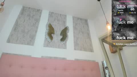 ZHAMIRA  ANDRES online show from April 6, 2026, 9:49 pm