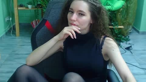 zianichols online show from February 4, 2025, 1:02 am