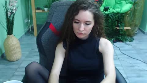 zianichols online show from February 4, 2025, 10:13 pm