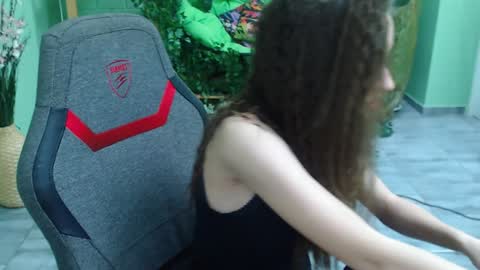 zianichols online show from February 6, 2025, 8:02 pm