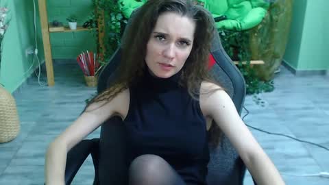 zianichols online show from February 6, 2025, 11:04 pm