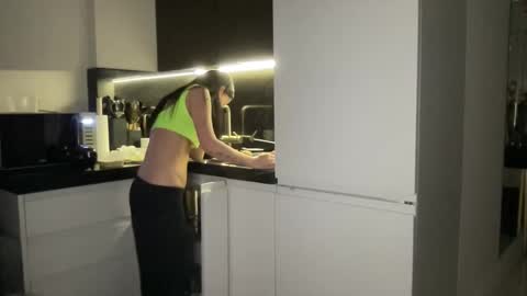 Nensi online show from March 19, 2026, 8:02 pm