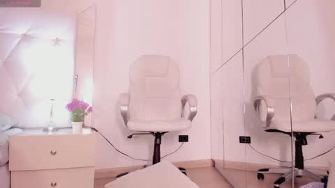 Nia  online show from February 26, 2025, 5:50 pm