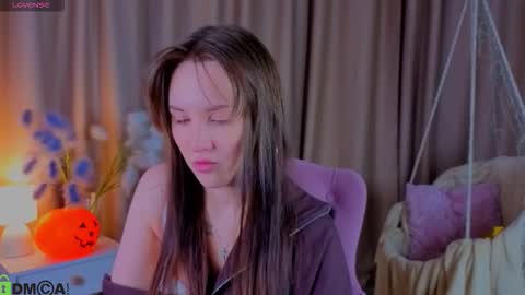 Zlata  Mon Tue Thu Fri Sun Sa GMT 3 0000pm - 0600pm  online show from November 3, 2025, 4:08 pm