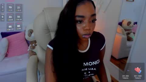 Snapshot of zobe_love chatting on March 5, 2025, 8:00 pm Zobe Love online show from March 5, 2025, 8:00 pm