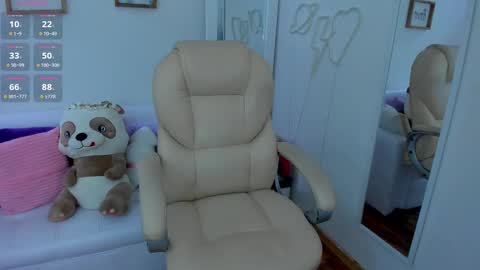 Snapshot of zobe_love chatting on March 12, 2025, 8:31 pm Zobe Love online show from March 12, 2025, 8:31 pm