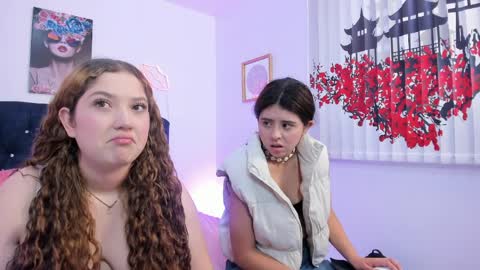Zoe And Valeria online show from April 9, 2026, 5:07 pm